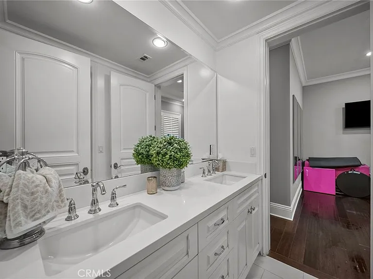 4917 Edgerton Ave — Photo 28