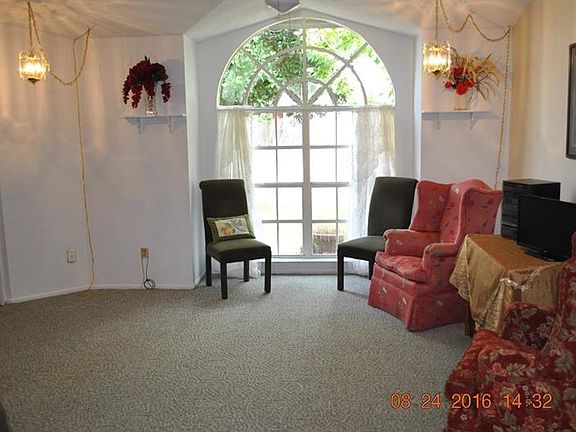 5th image of 2514 Oak Hollow Dr