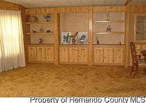 Liv. rm.with bookcases