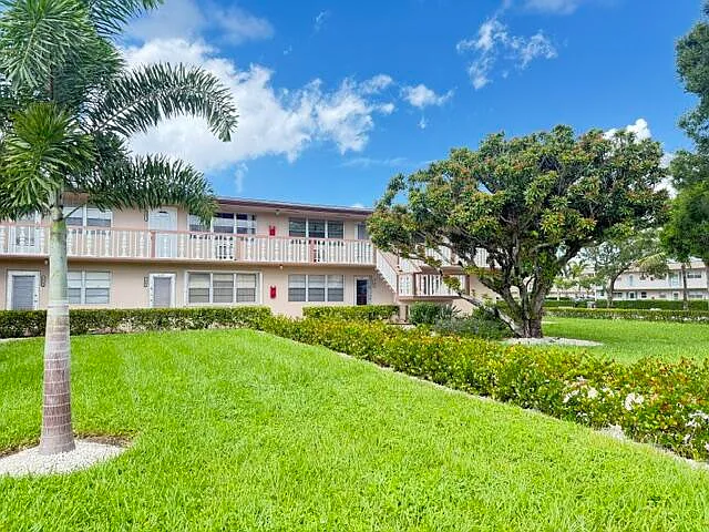 1 bed, 1.5 bath, 684 sqft, $1,200 — Photo 2