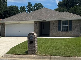 6562 Tampa Dr, Pensacola, FL 32526