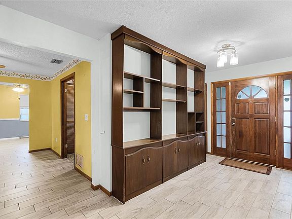 5th image of 1005 Crescent Pkwy