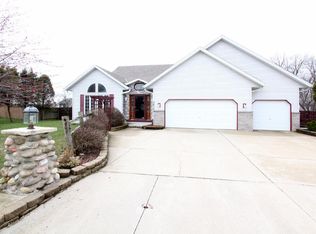 3615 E Northbrook Blvd, Oak Creek, WI 53154