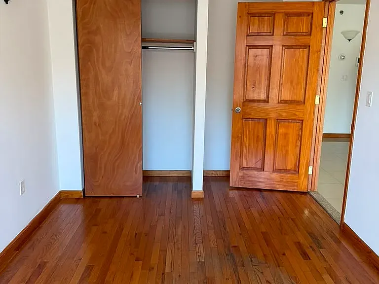 35-19 Leavitt St #4J — Photo 5