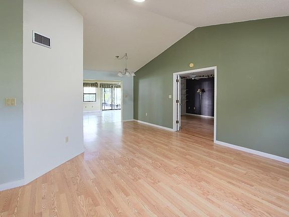 5th image of 2235 Arrowhead Blvd