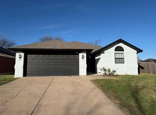 901 Fiero Dr, Arlington, TX 76001