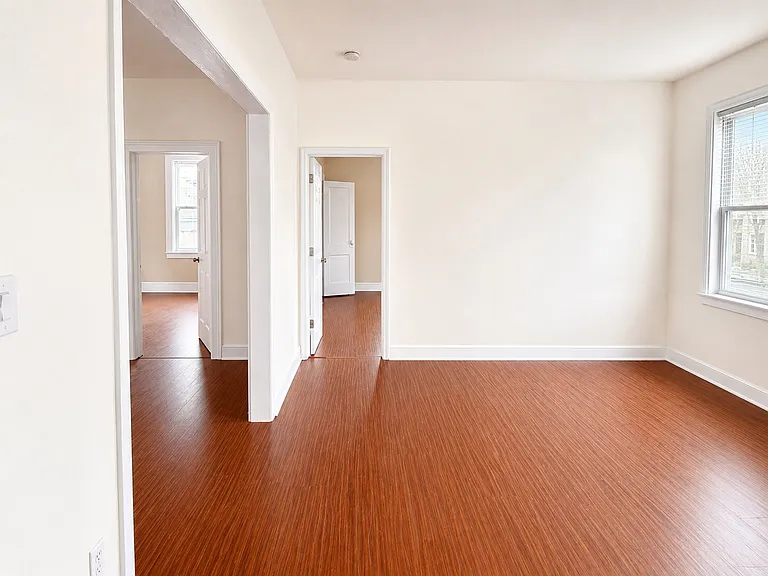 137 Hammond Ave #4 — Photo 32