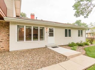 1938 Pinehurst Ln, Waterloo, IA 50701