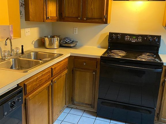 4th image of 820 Meadow Glen Ave APT A