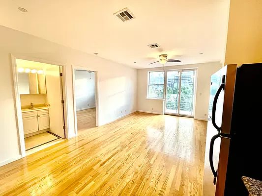 1st image of 506 Washington Ave #604