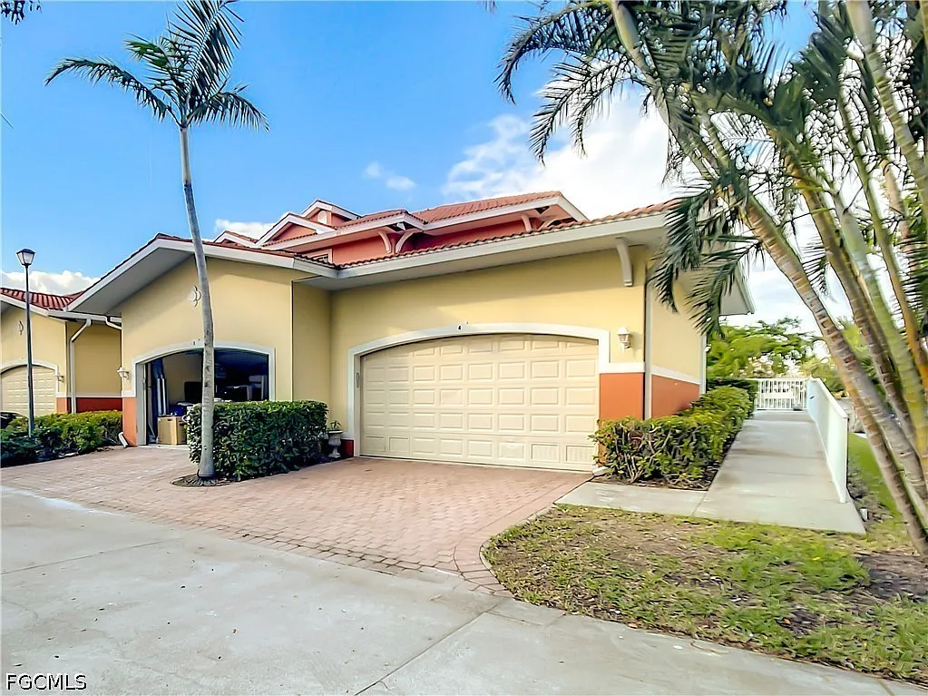 3 bed, 2.0 bath, 1423 sqft, $2,400 — Photo 1
