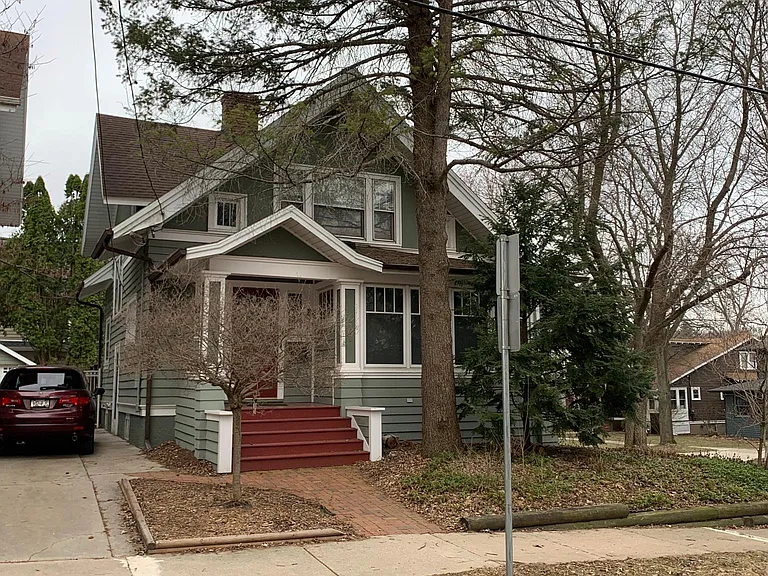 702 Leonard St — Photo 1
