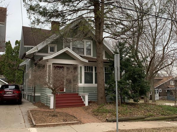 702 Leonard St