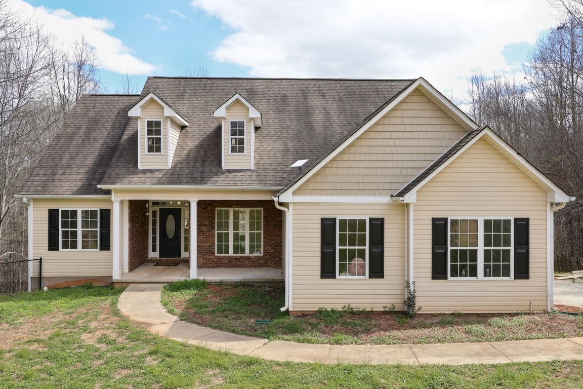 Anniston Dr-001.jpg
