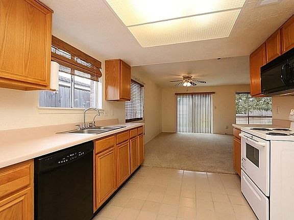 5th image of 7807 Smokey Dr