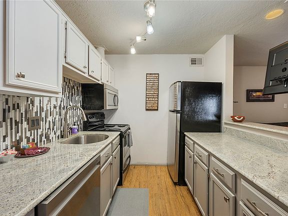 4th image of 1901 Holleman Dr W APT 504