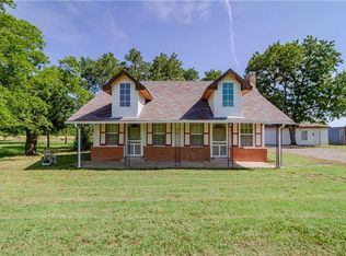 608 E Saunders St, Trenton, TX 75490