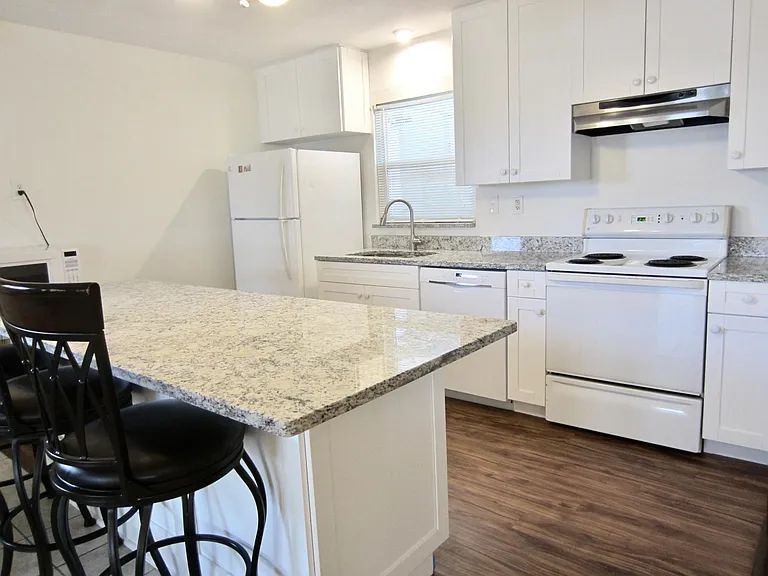 4512 Floramar Ter — Photo 12