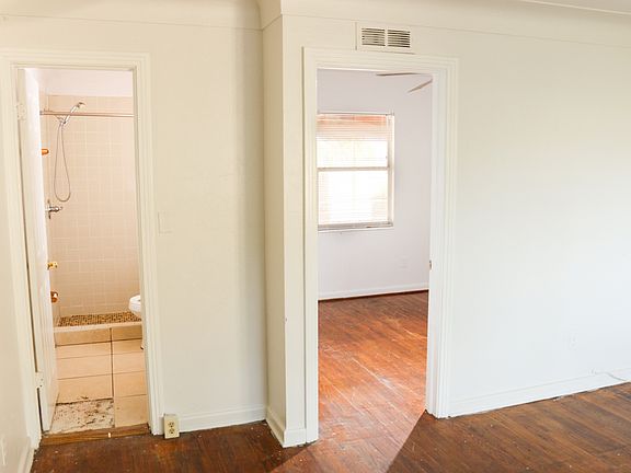 5th image of 4443 Iris St N