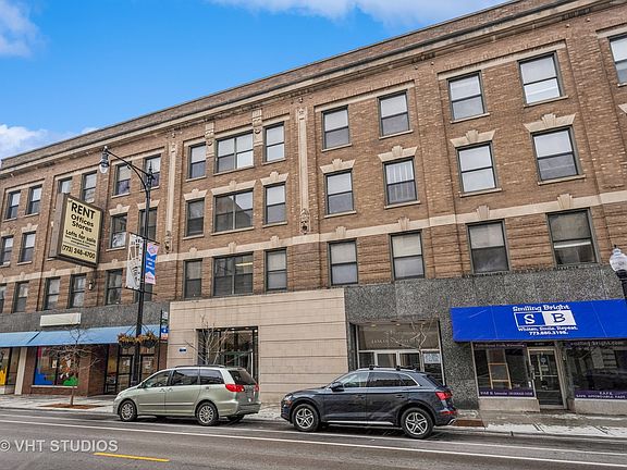2nd image of 3160 N Lincoln Ave Unit 403