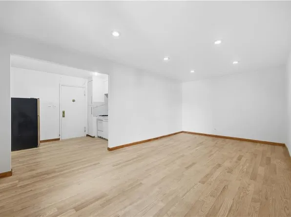 3101 Ocean Parkway image 9 of 21