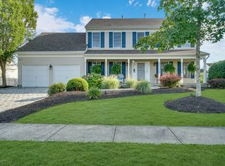 4 Palmer Ct, Farmingdale, NJ 07727