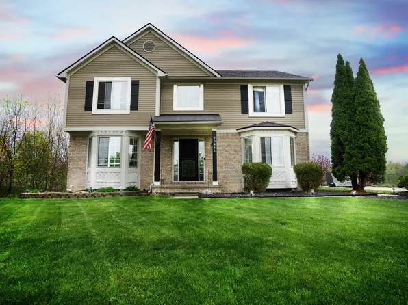 30461 Hickory Dr, Flat Rock, MI 48134