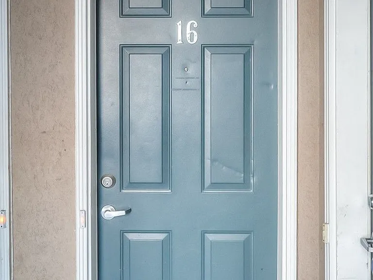 100 Redpath Ave #16 — Photo 21