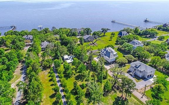 Vacation close to home.  In the historic community of Lewisburg, you're only 30 minutes from New Orleans but it feels like you're at the beach.