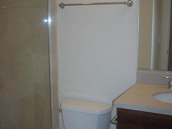 5th image of 2324 N Southport Ave #1M