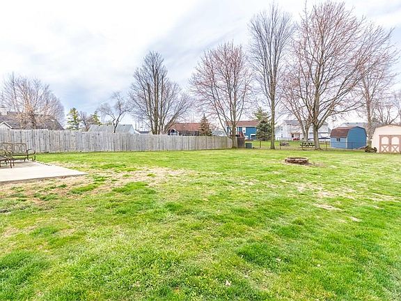 3rd image of 8902 Country Walk Dr