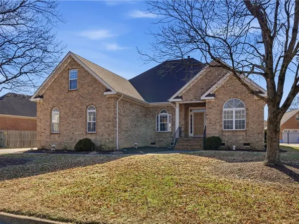 635 Shadow Brooke Dr, Chesapeake, VA 23320