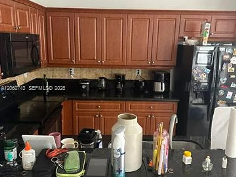 11633 NW 78th St #Townhouse 11633 — Photo 1