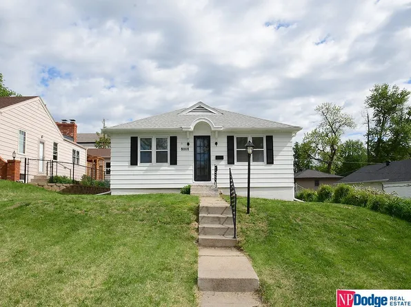 8008 Oakwood St, Ralston, NE 68127