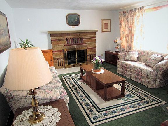 3rd image of 1078 Mayfair Dr