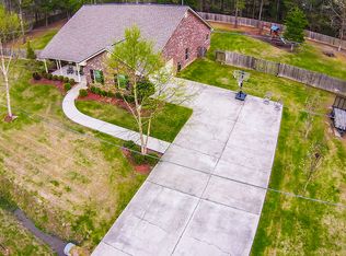 107 Pine Oaks Ct, Madisonville, LA 70447