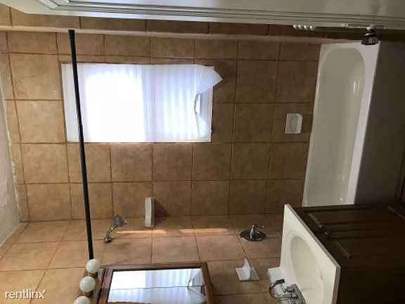 5th image of 186 Tuxedo Pkwy #2