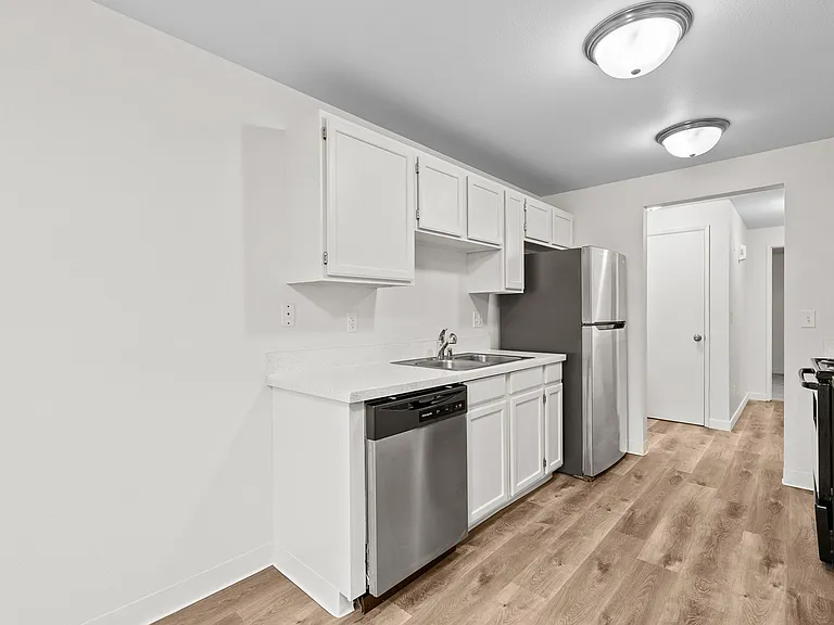 Spacious 2x2 Apartment Homes in Central Tacoma! — Photo 13