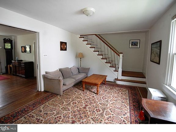 4th image of 12 Broad St