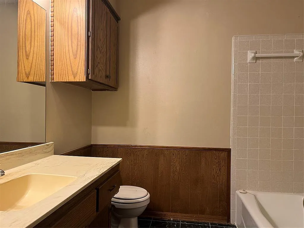 3 bed, 2.0 bath, 1296 sqft, $1,395 — Photo 1