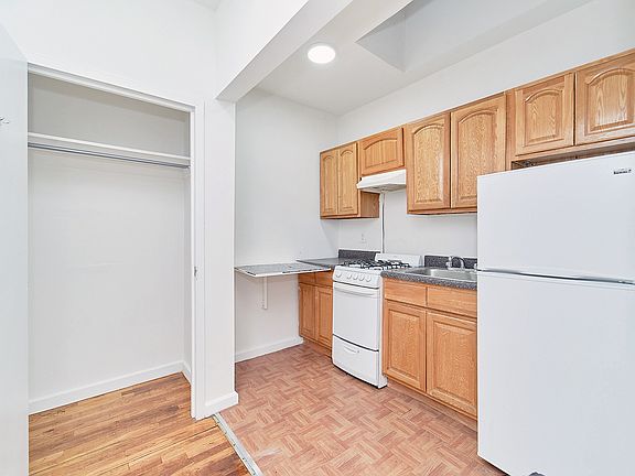 3rd image of 134 W 109th St APT 1A