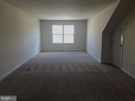 5th image of 3591 Glouster Dr