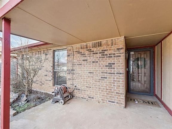 3rd image of 2708 Greenfield Dr
