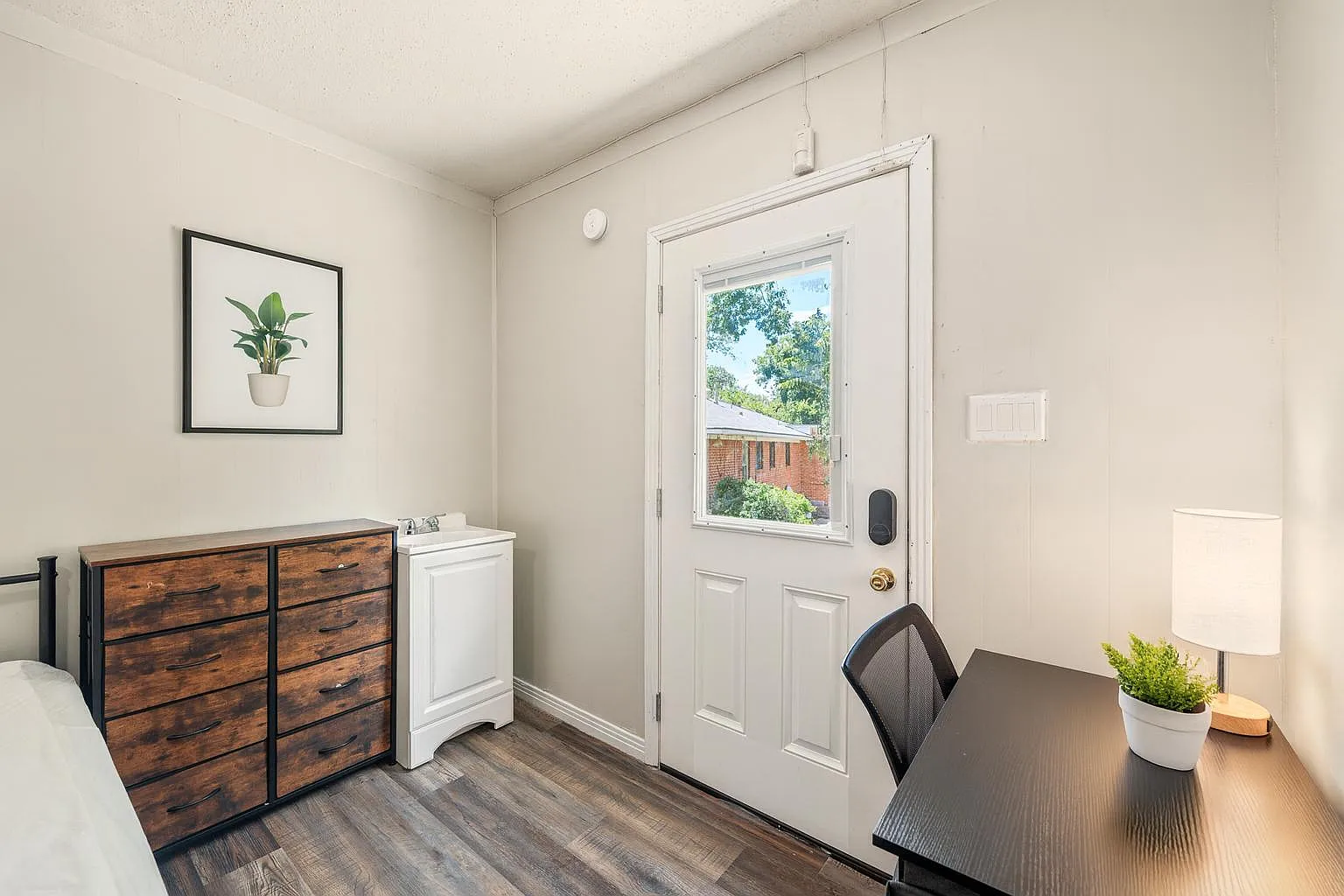 4 bed, 3.5 bath, 1884 sqft, $841 — Photo 2