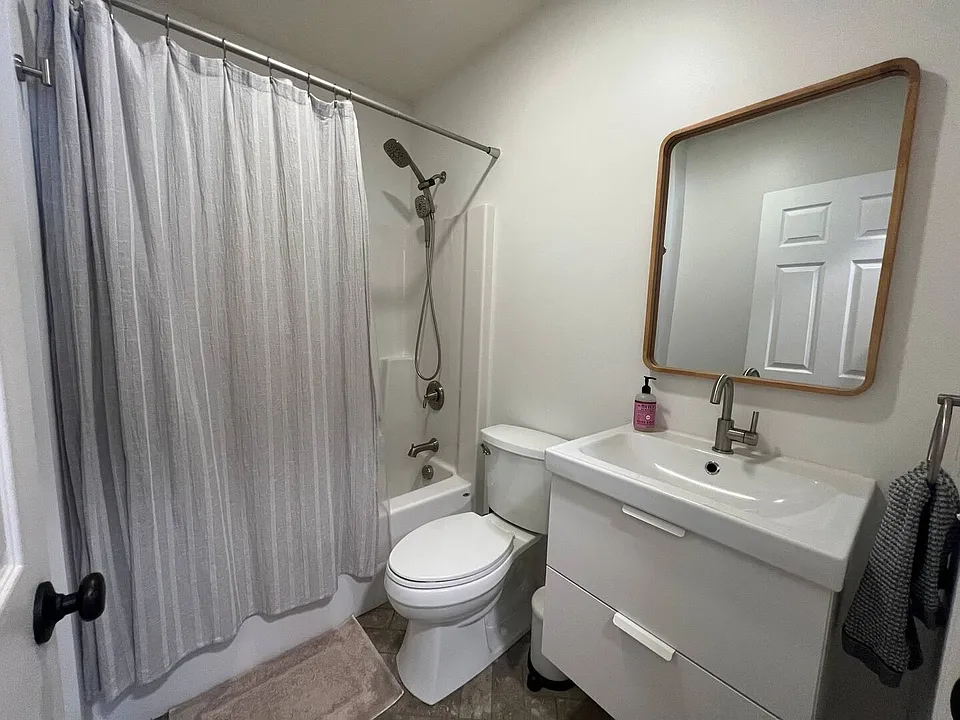 Full bathroom with handheld shower head