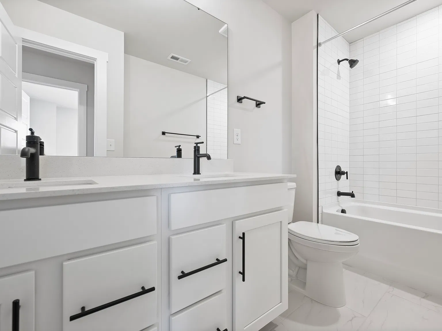 4 bed, 3.5 bath, 2020 sqft, $2,400 — Photo 3