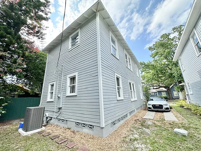 305 W 9th St — Photo 33
