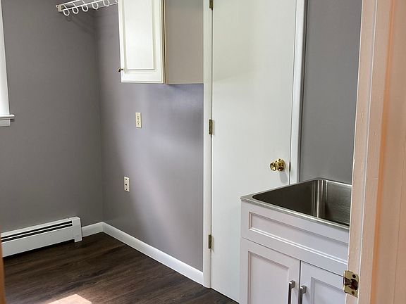 1/2 Bathroom/Laundry Room with Utility Sink