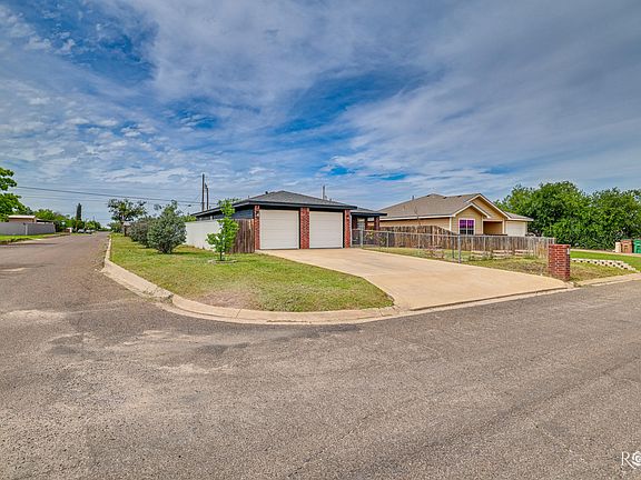 3rd image of 2270 Woodlawn Dr