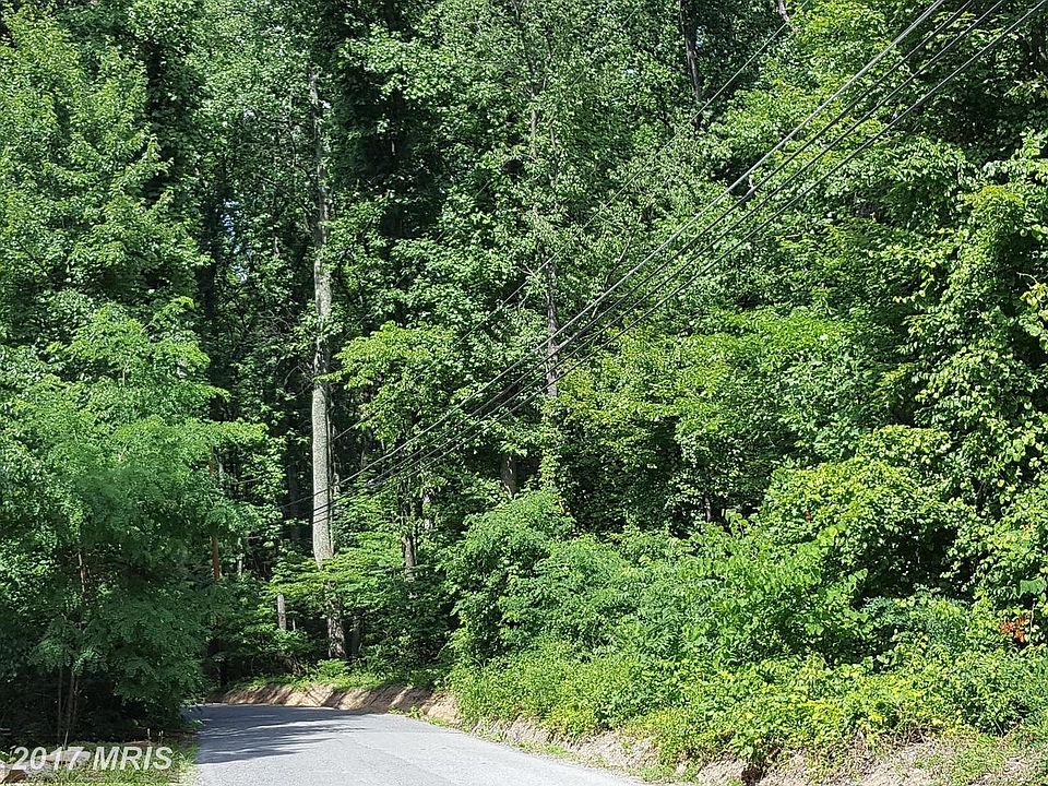 2nd image of 301 Deerfoot Rd